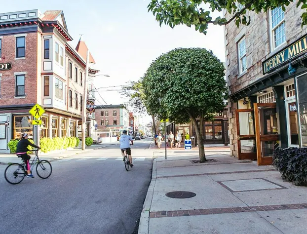 Newport Bay Club and Hotel hotel detail image 4