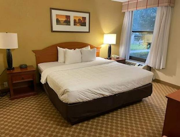 Quality Inn & Suites hotel detail image 4