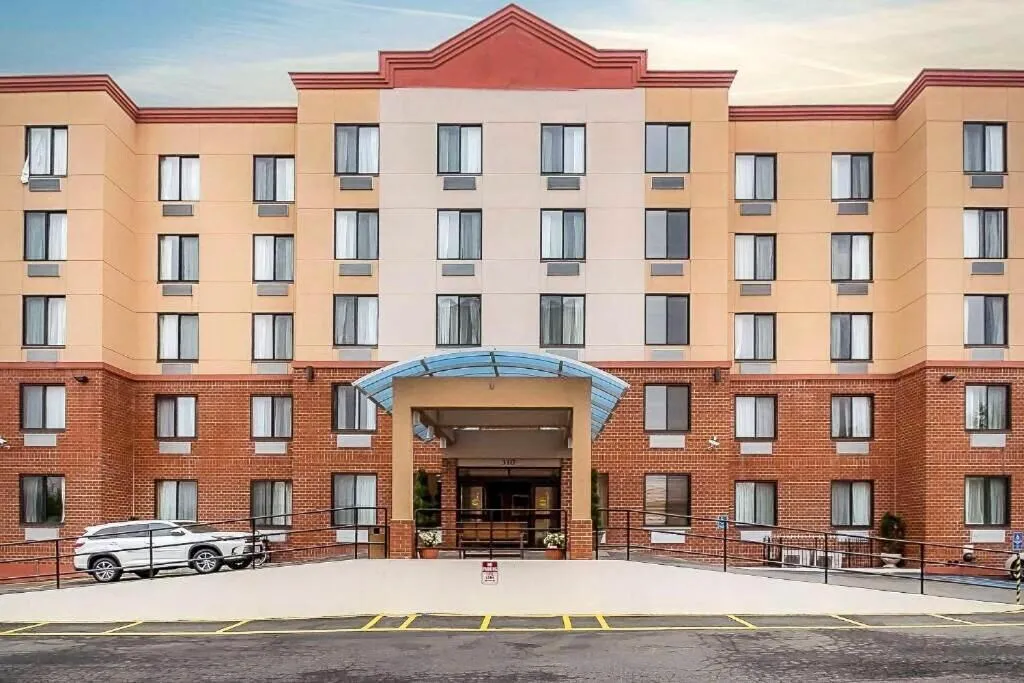 The Staten Island Inn hotel hero