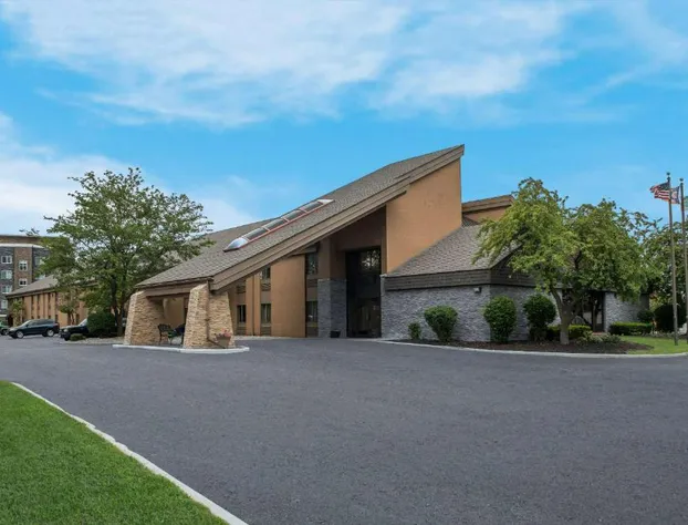 Quality Inn Toledo Westgate hotel detail image 3