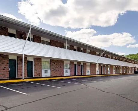 Econo Lodge Inn & Suites hotel hero