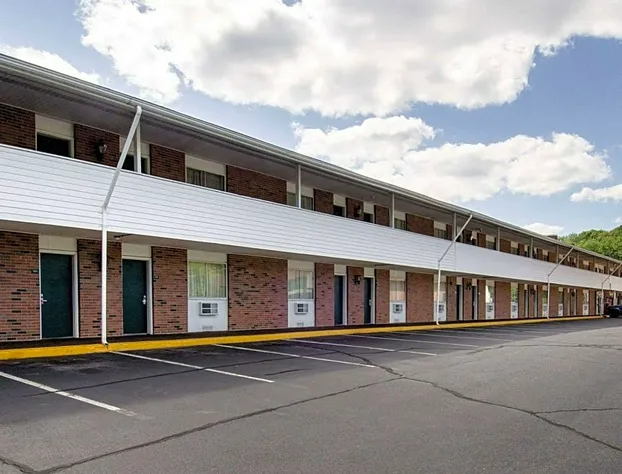 Econo Lodge Inn & Suites hotel detail image 1