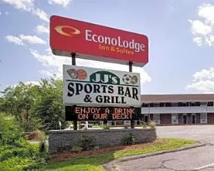 Econo Lodge Inn & Suites hotel detail image 3