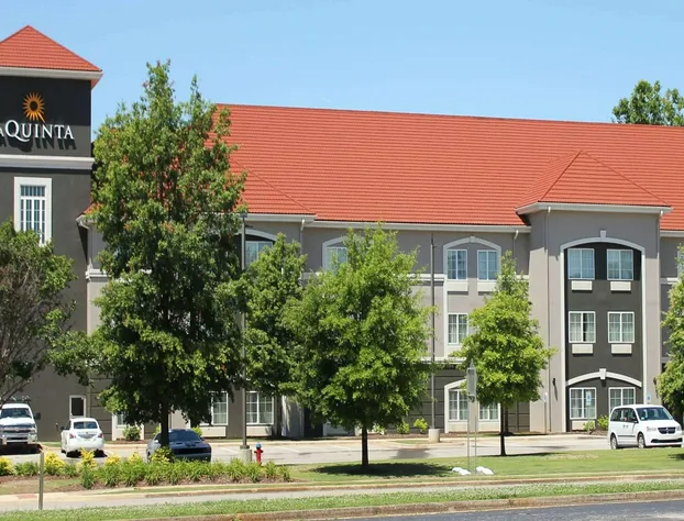 La Quinta Inn & Suites by Wyndham Huntsville Airport Madison hotel detail image 1