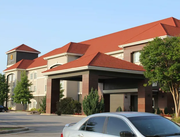 La Quinta Inn & Suites by Wyndham Huntsville Airport Madison hotel detail image 3