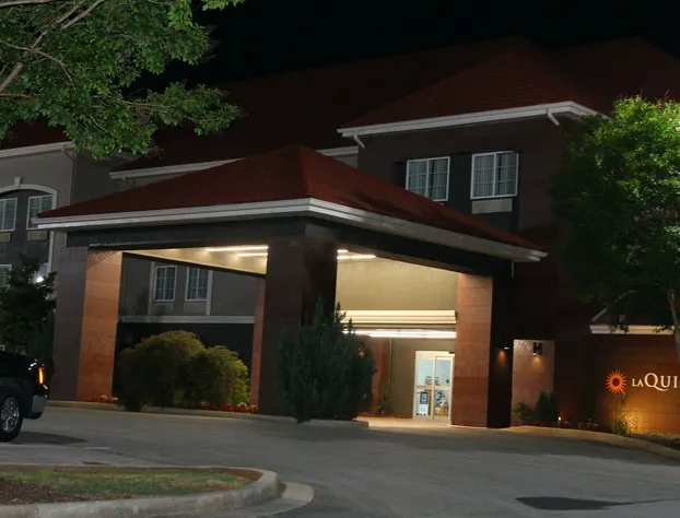 La Quinta Inn & Suites by Wyndham Huntsville Airport Madison hotel detail image 4