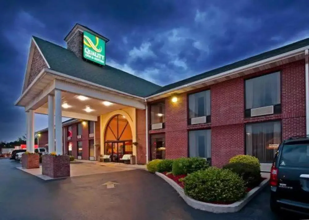 Quality Inn & Suites Somerset Downtown hotel hero