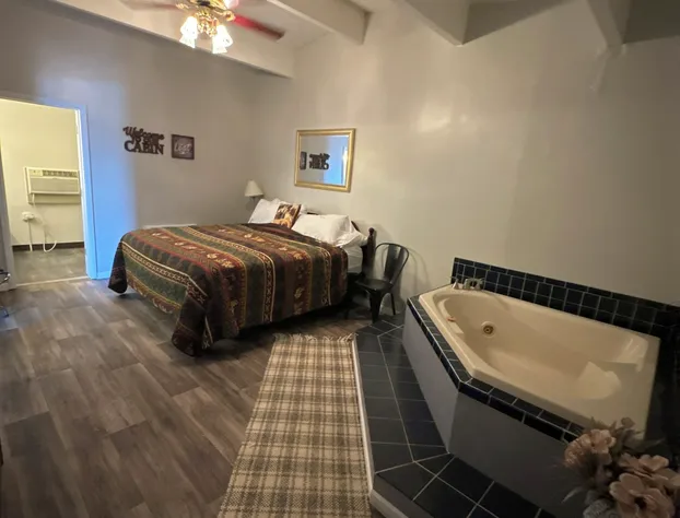 Tecumseh Inn and Suites hotel detail image 3