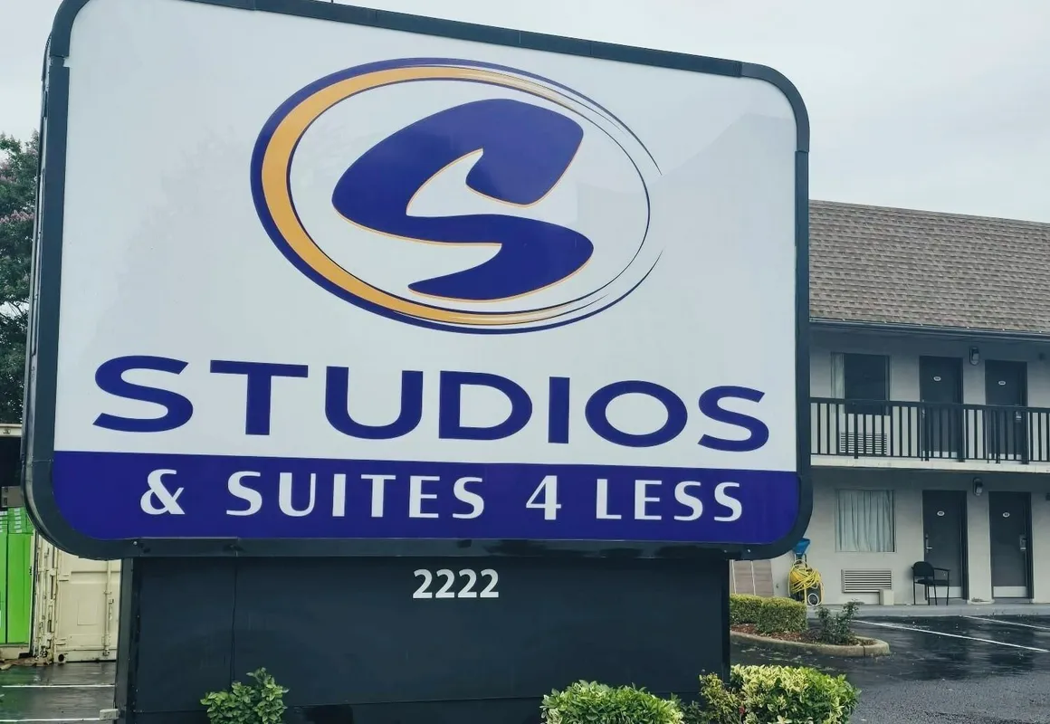 Econo Lodge Chesapeake Route 13 and I-464 hotel hero