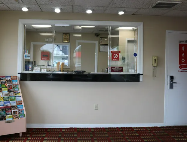 Econo Lodge Chesapeake Route 13 and I-464 hotel detail image 2