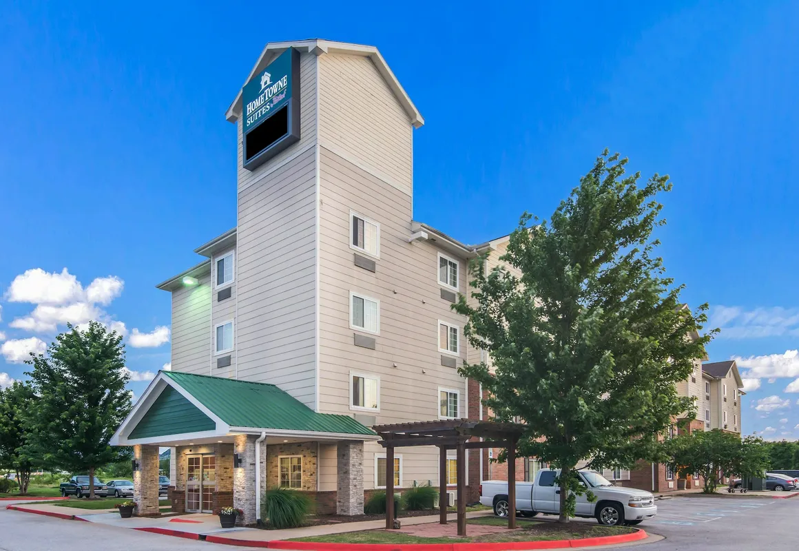 HomeTowne Studios & Suites by Red Roof Bentonville hotel hero