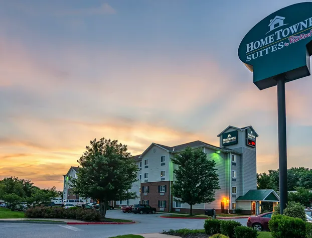 HomeTowne Studios & Suites by Red Roof Bentonville hotel detail image 1