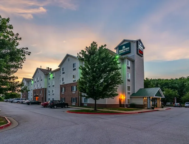 HomeTowne Studios & Suites by Red Roof Bentonville hotel detail image 2