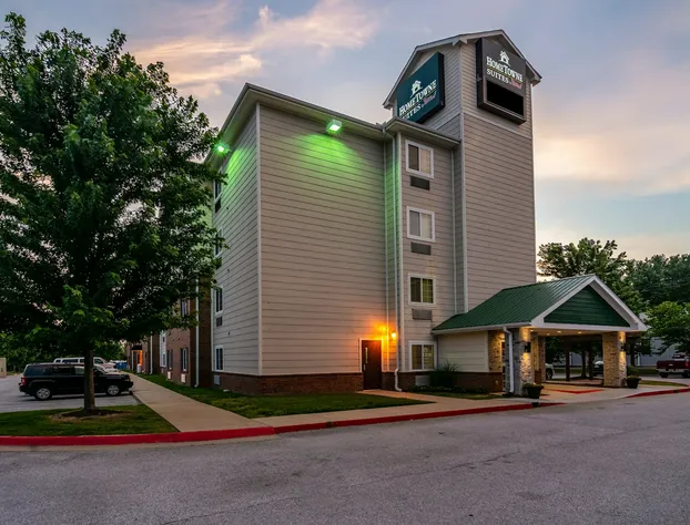 HomeTowne Studios & Suites by Red Roof Bentonville hotel detail image 3