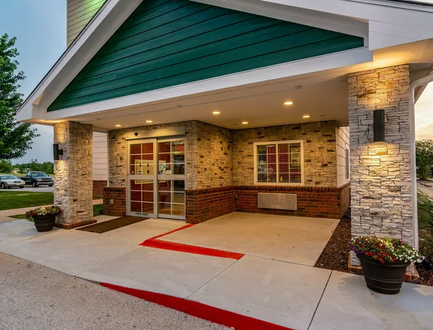 HomeTowne Studios & Suites by Red Roof Bentonville hotel detail image 4