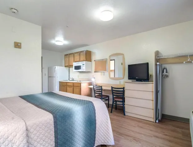 HomeTowne Studios & Suites by Red Roof Bentonville hotel detail image 4