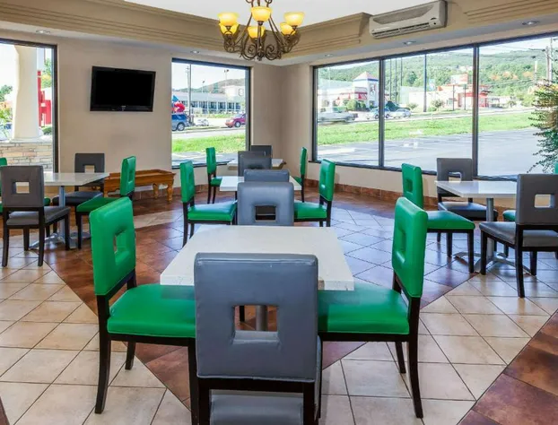 Days Inn by Wyndham Dalton hotel detail image 4