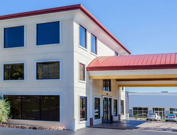 Days Inn by Wyndham Dalton hotel detail image 1