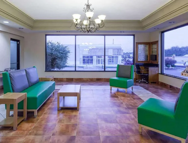 Days Inn by Wyndham Dalton hotel detail image 3