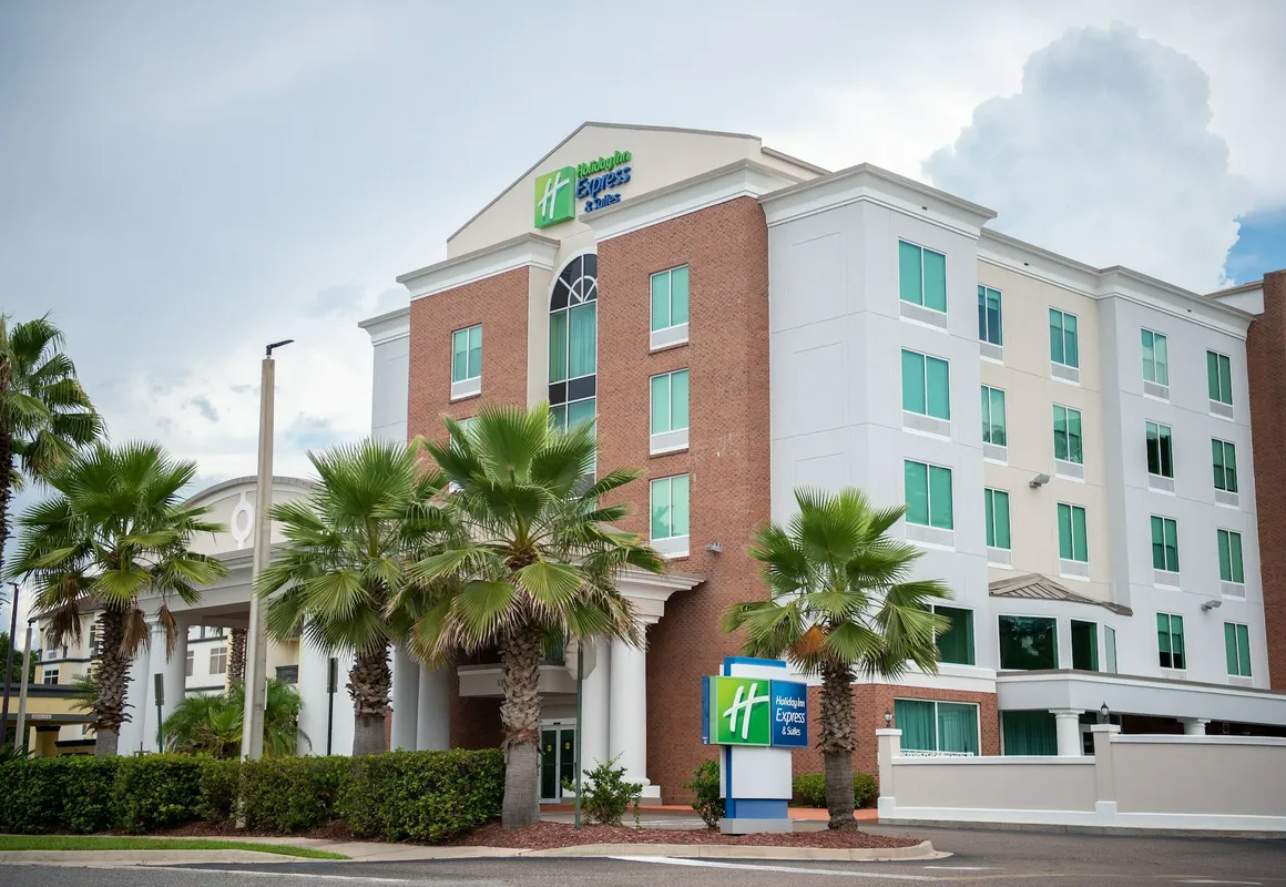 Holiday Inn Express & Suites Chaffee-Jacksonville West by IHG hotel hero