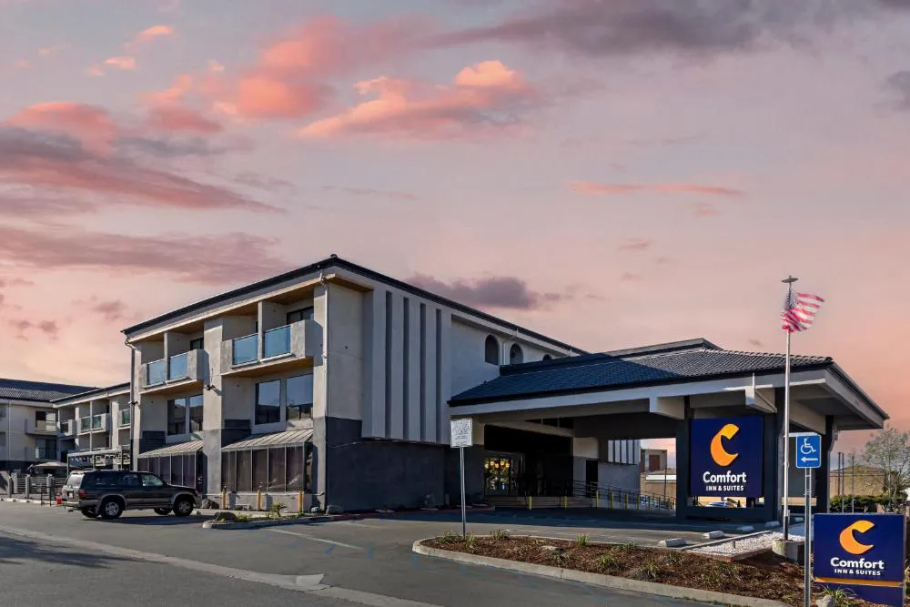 Comfort Inn & Suites Irvine Spectrum hotel hero