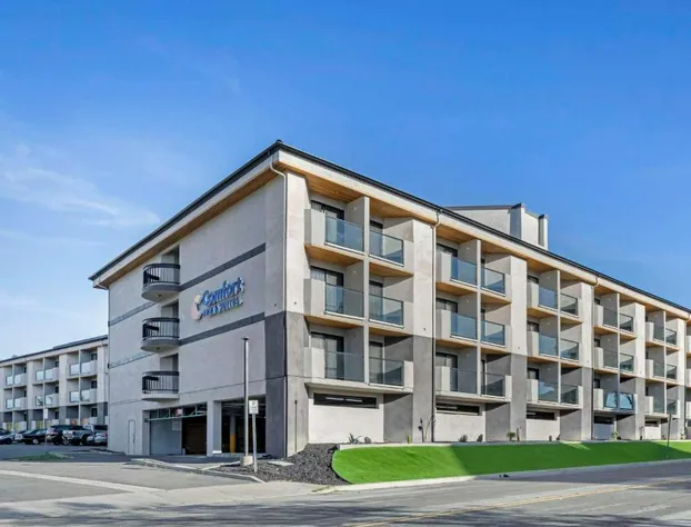 Comfort Inn & Suites Irvine Spectrum hotel detail image 2