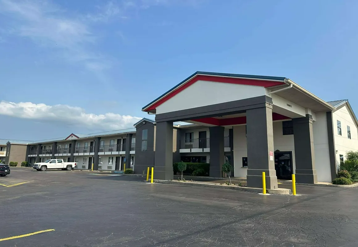 Super 8 by Wyndham Monroe hotel hero