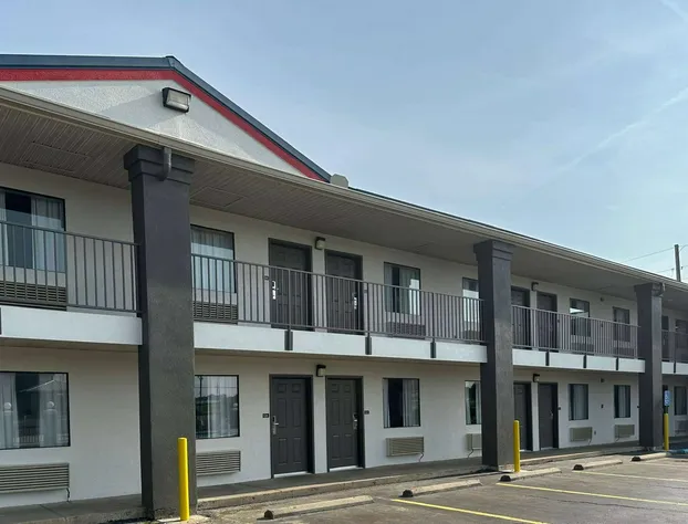 Super 8 by Wyndham Monroe hotel detail image 1