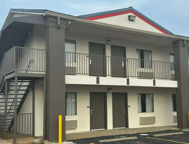 Super 8 by Wyndham Monroe hotel detail image 2