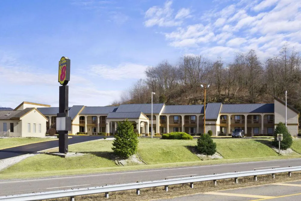 Super 8 by Wyndham Fort Chiswell/Wytheville Area hotel hero
