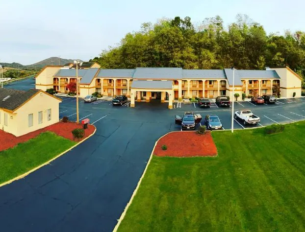 Super 8 by Wyndham Fort Chiswell/Wytheville Area hotel detail image 1