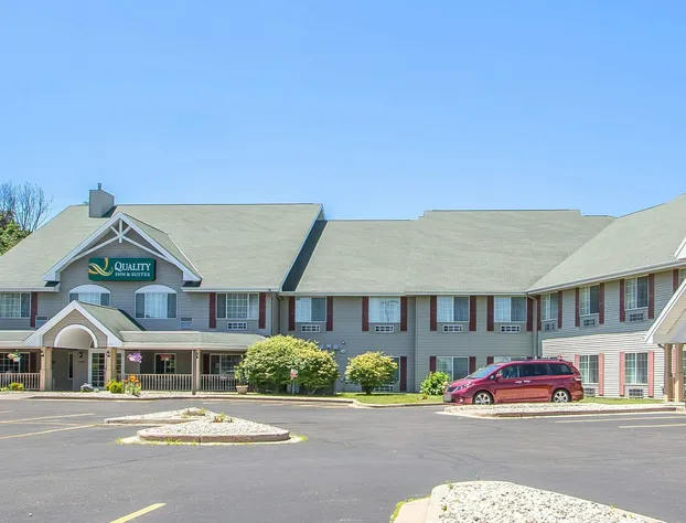 Quality Inn & Suites East Troy I-43 hotel detail image 1