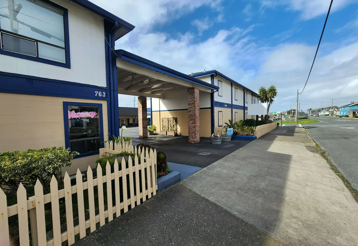 Studio 9 Fort Bragg, LLC. hotel hero