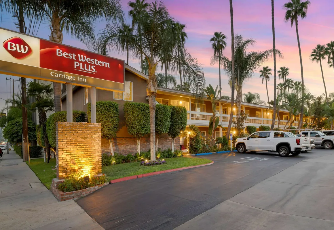 Best Western Plus Carriage Inn hotel hero