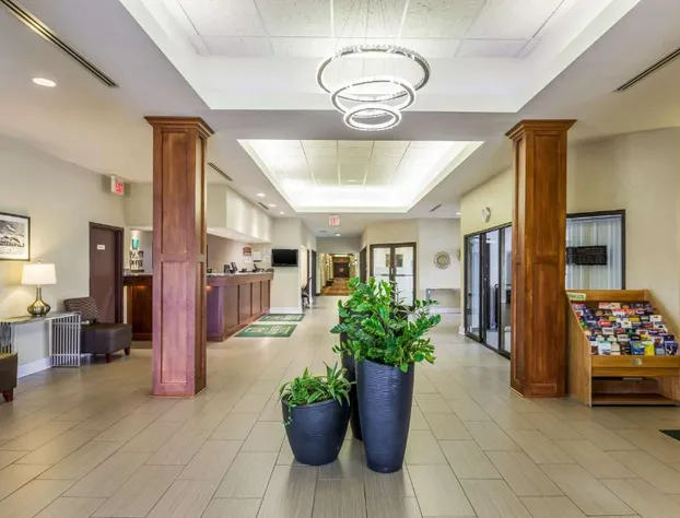 Quality Suites Milwaukee Airport hotel detail image 4