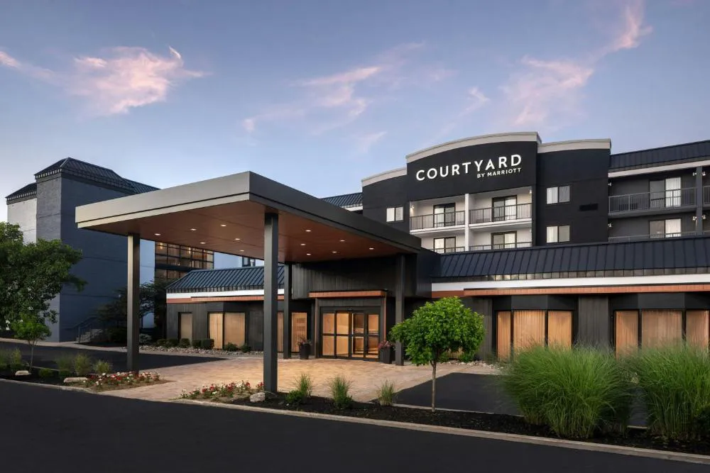 Courtyard by Marriott Cleveland Beachwood hotel hero