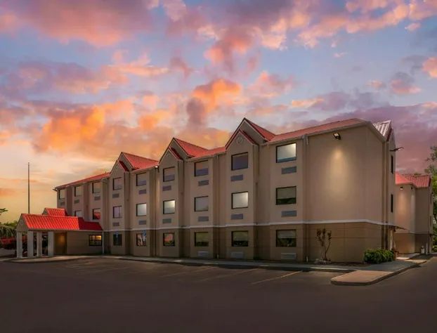 Quality Inn & Suites hotel detail image 3