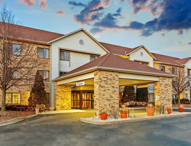 La Quinta Inn & Suites by Wyndham Milwaukee Delafield hotel detail image 3