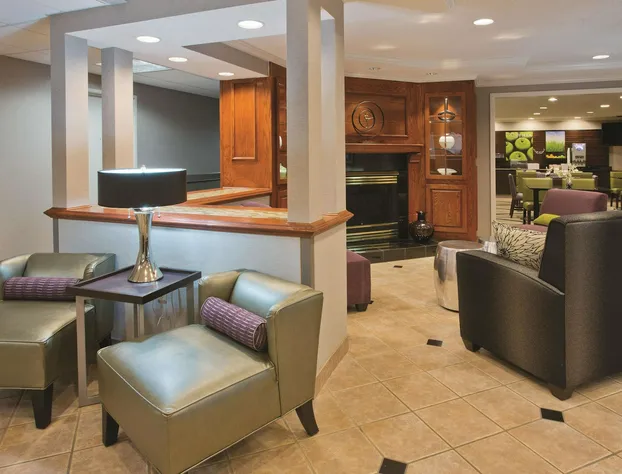 La Quinta Inn & Suites by Wyndham Milwaukee Delafield hotel detail image 4