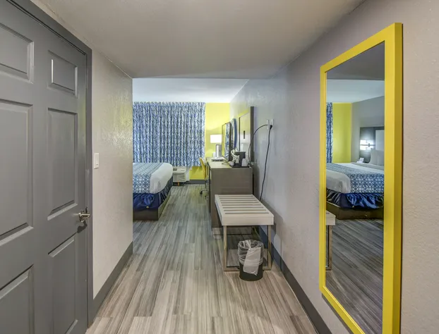 Emerald Coast Inn & Suites hotel detail image 4