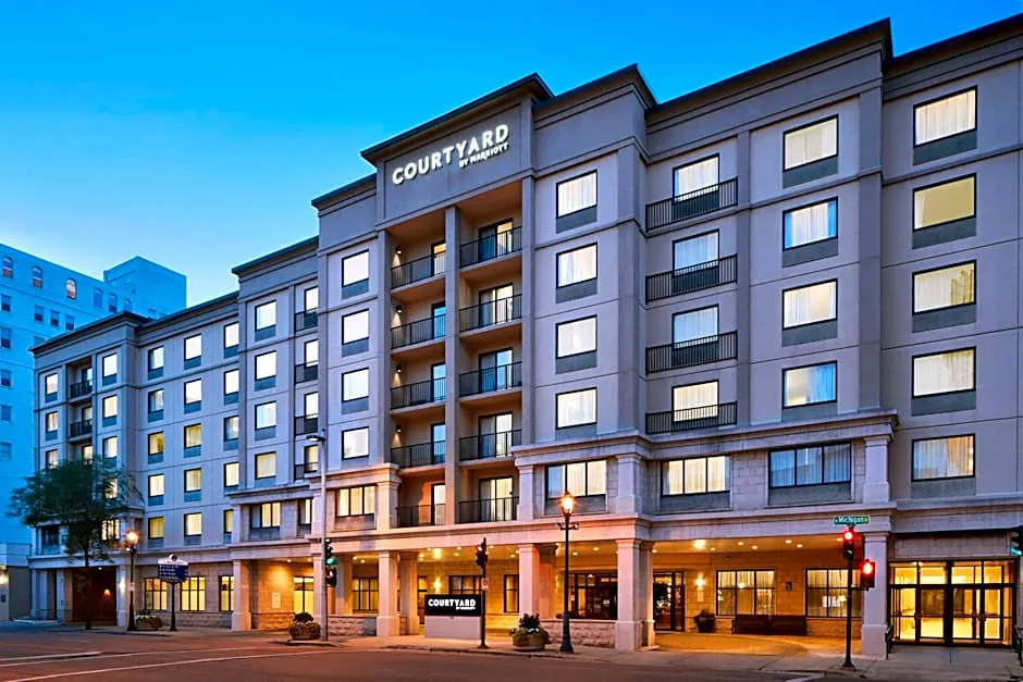 Courtyard by Marriott Milwaukee Downtown hotel hero