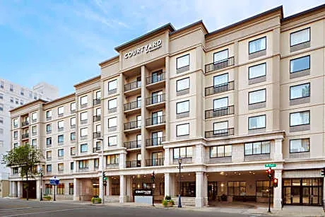 Courtyard by Marriott Milwaukee Downtown hotel detail image 3