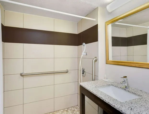 Days Inn by Wyndham Birmingham/West hotel detail image 4