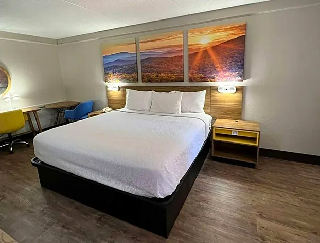 Days Inn by Wyndham Birmingham/West hotel detail image 3