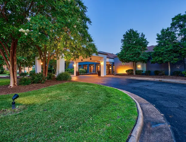 Courtyard by Marriott Hampton hotel detail image 4