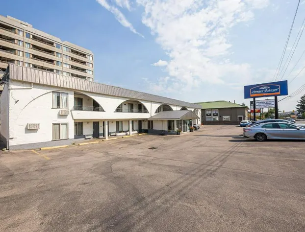 Howard Johnson by Wyndham Downtown Kamloops hotel detail image 1