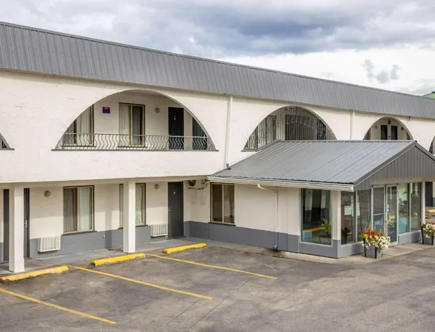 Howard Johnson by Wyndham Downtown Kamloops hotel detail image 1