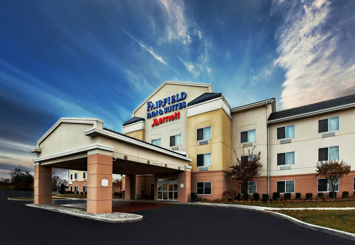Fairfield Inn & Suites by Marriott Toledo North hotel hero