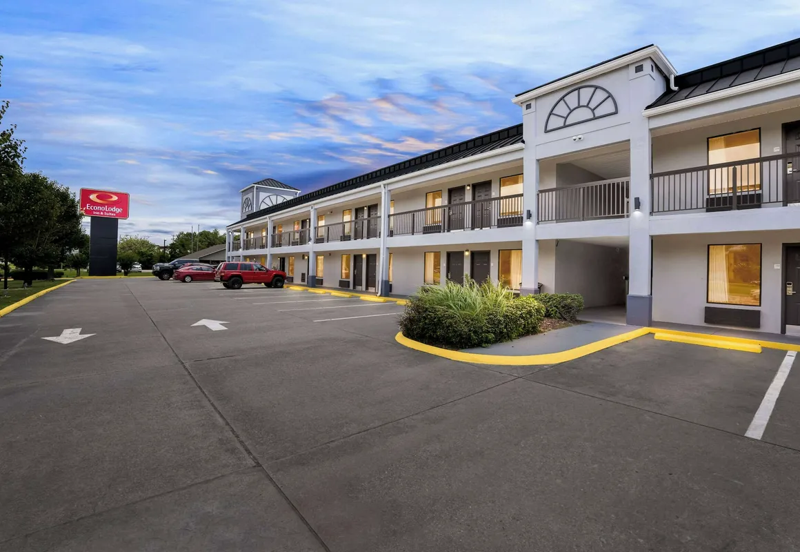 Econo Lodge Inn & Suites Ocean Springs - Biloxi hotel hero