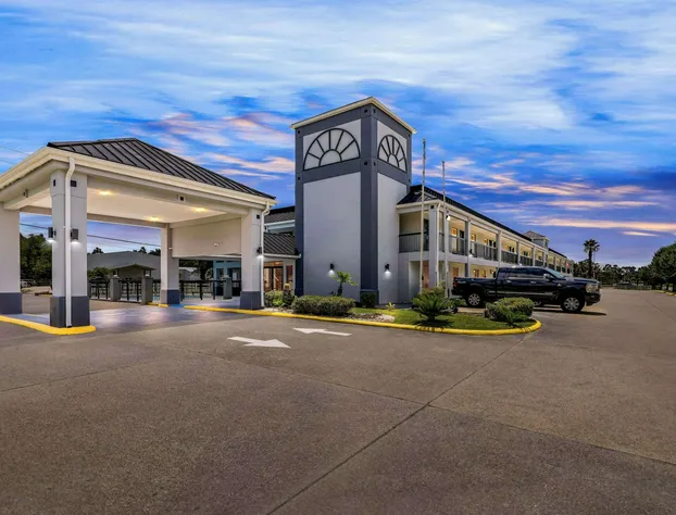 Econo Lodge Inn & Suites Ocean Springs - Biloxi hotel detail image 4